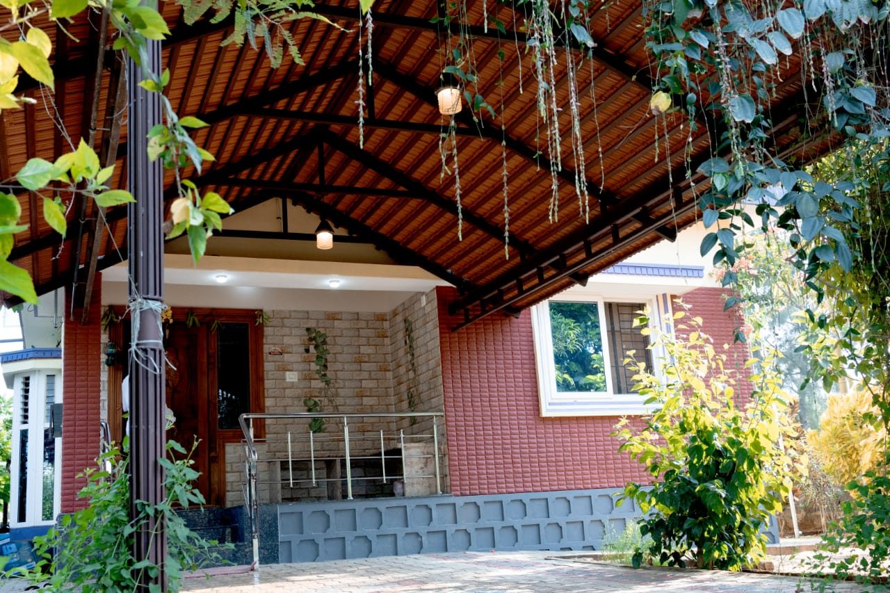 Traditional tiled-roof entrance of B2 Beach Sweet Home