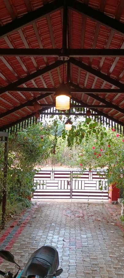 Tiled-roof carport entrance