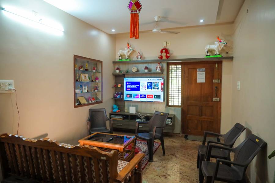 Bright living hall with Smart TV