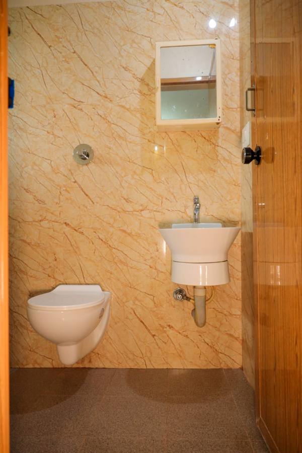 Modern bathroom with wash basin