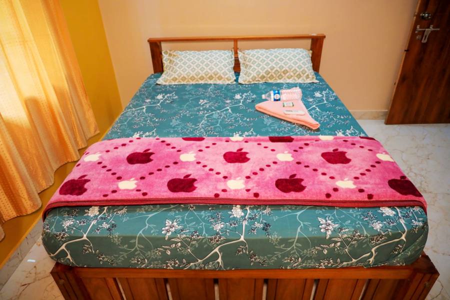 Bedroom with double bed